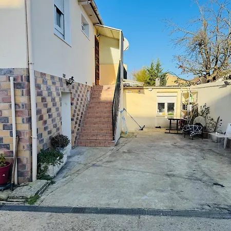 Apartment Close To & Paris *